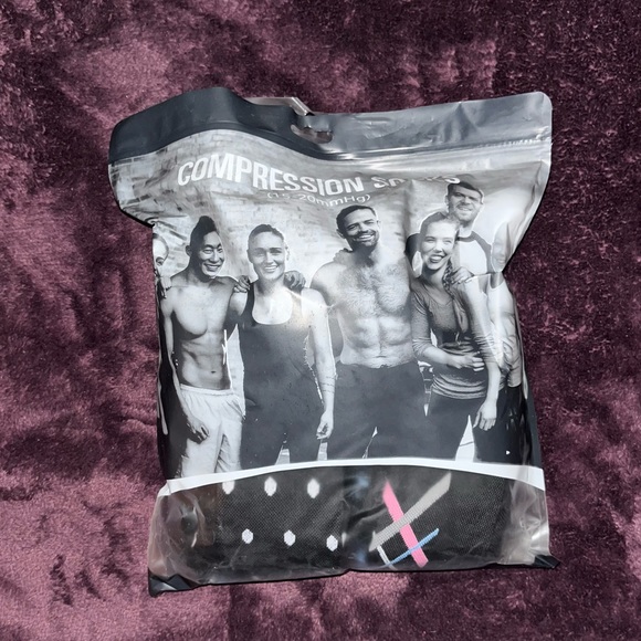 7 Pairs of Patterned Compression Socks - Picture 5 of 6